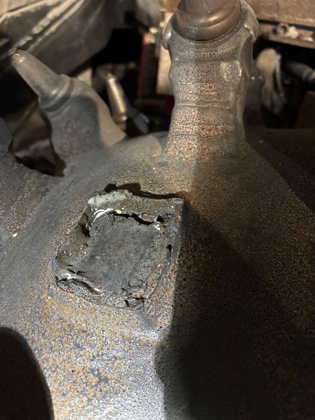 Abgerissener Meißelhalter vor der Reparatur